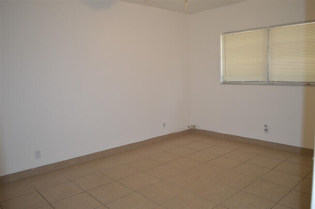 Building Photo - 1107 NW 2nd Ave