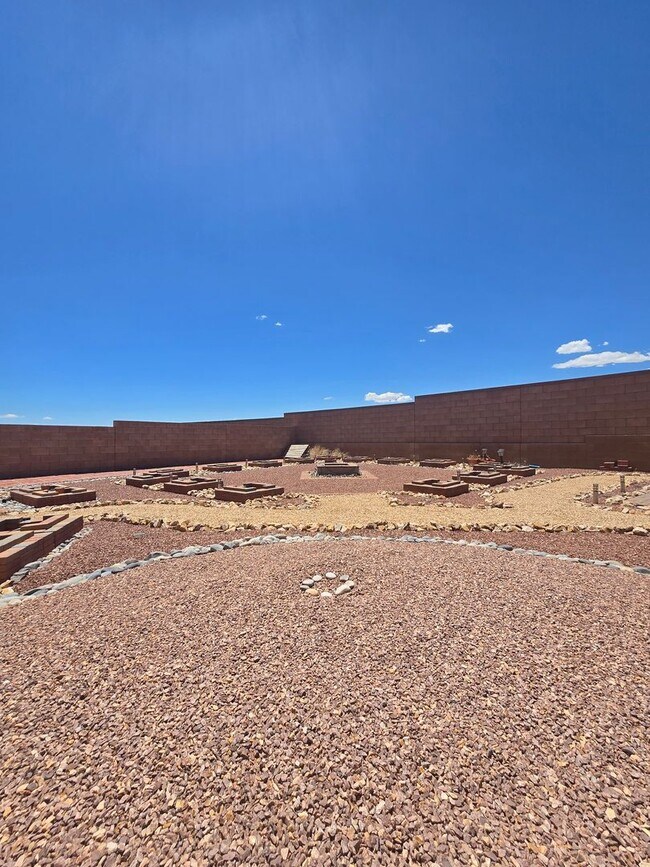 Building Photo - 4 bedroom in Los Diamantes