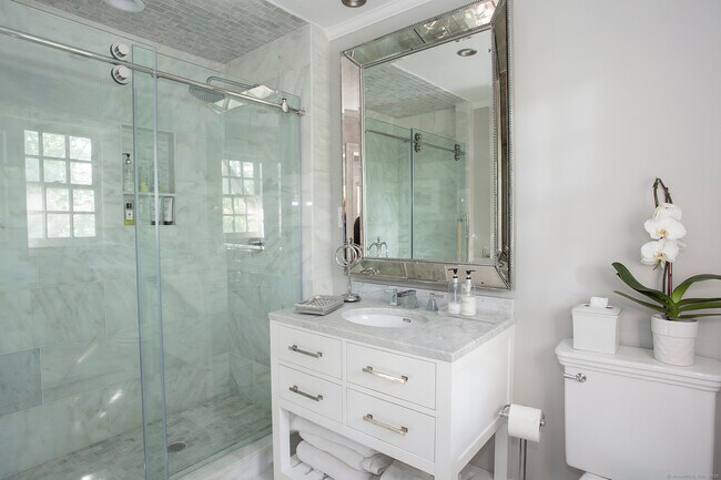 Building Photo - 38 Berndale Dr