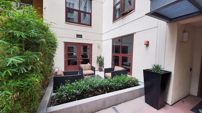 Building Photo - Upgraded 2BR/2BA Corner Unit in East Village – Close proximity to Petco Park w/ Parking & Amenities