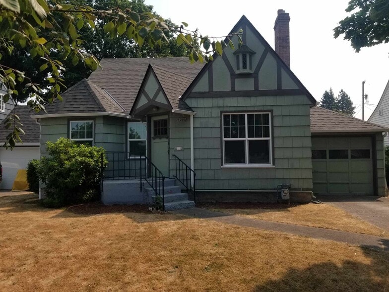 front of house - 1730 18th St NE