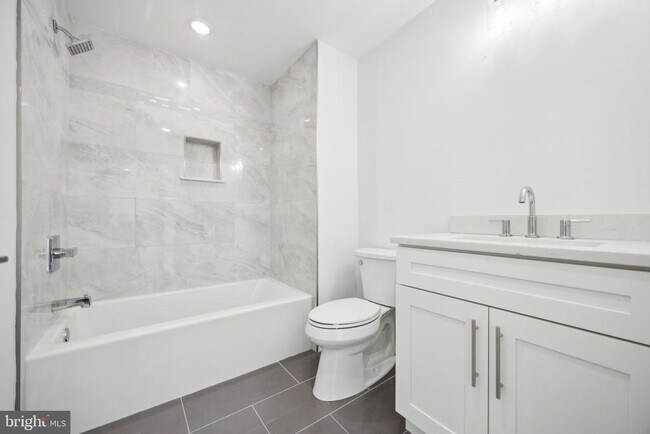 Building Photo - 1350 N Front St