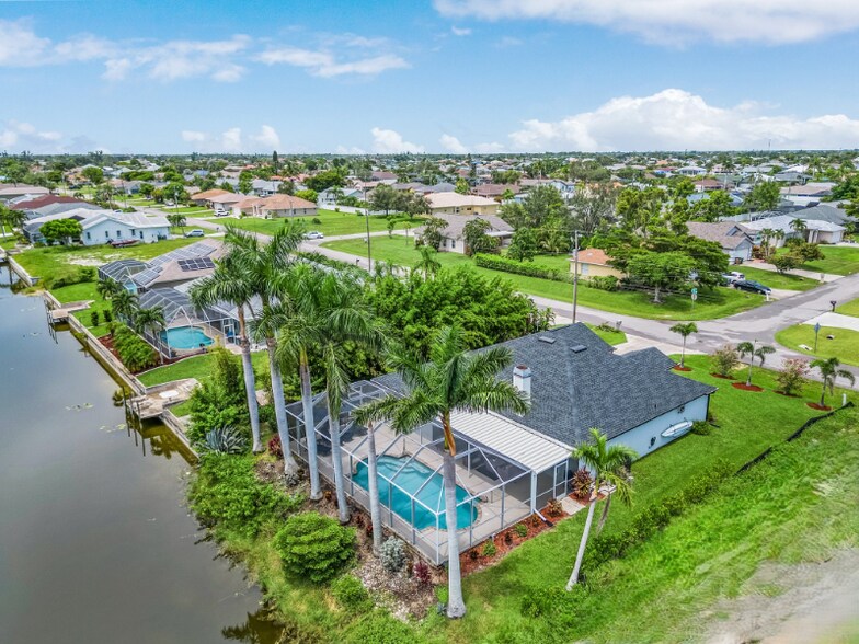 Building Photo - 1300 SE 5th Terrace