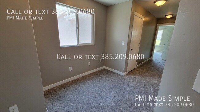 Building Photo - Modern Townhome | LVP | Office/Entertainment