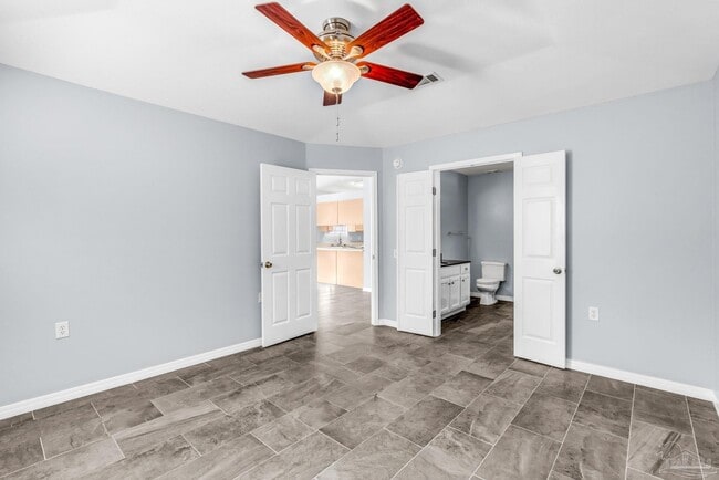 Building Photo - 2208 Trailwood Dr