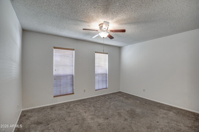 Building Photo - 815 E Calle Del Norte