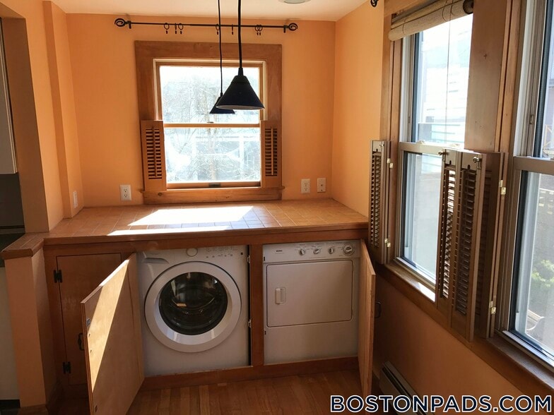 Building Photo - 94 Heath St