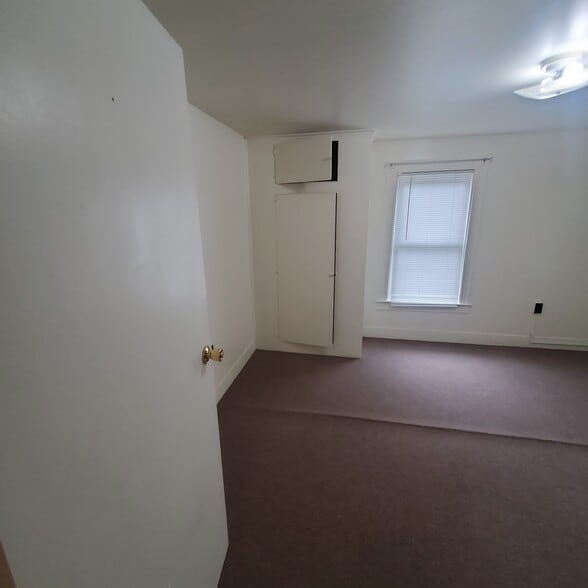 Building Photo - 178 S Branch St