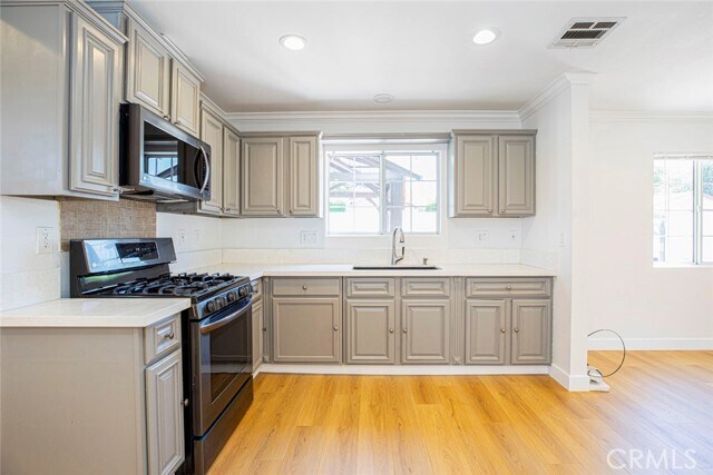 Building Photo - 10531 Greenburn Ave