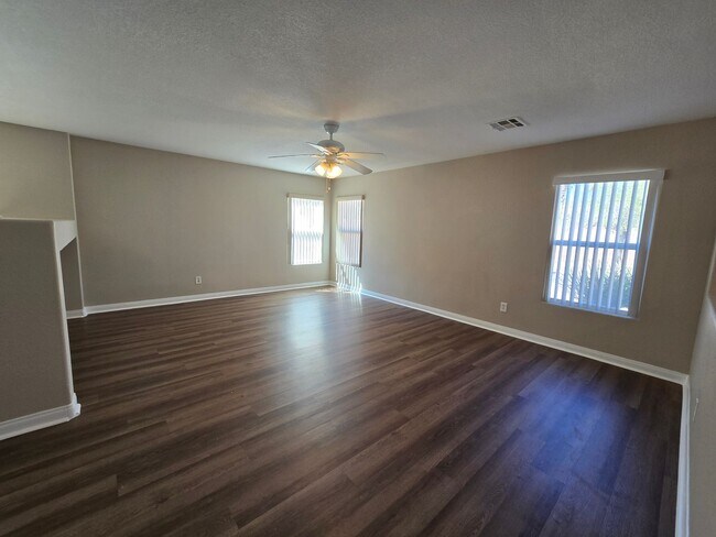 Building Photo - A Spacious 4 Bedroom House in Iron Mountai...