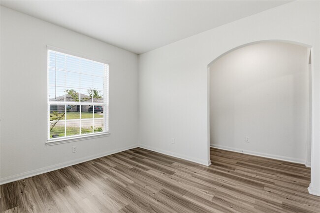 Building Photo - 11023 Hillside Creek Dr