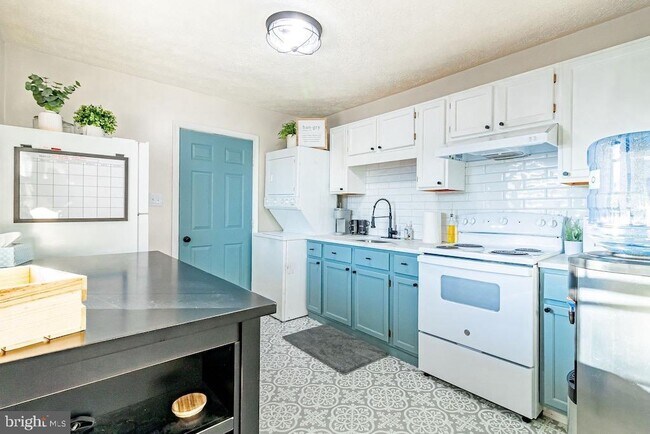 Building Photo - 45302 Bloch Ave