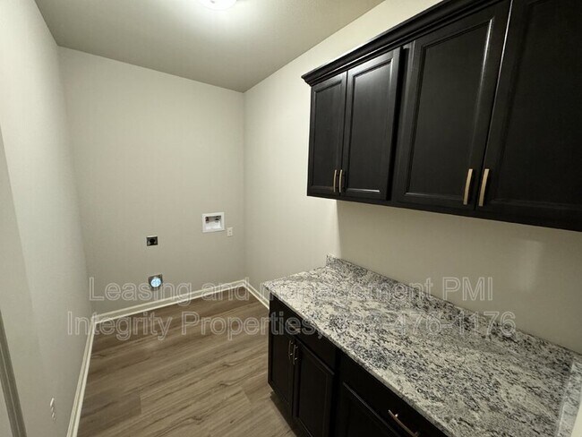Building Photo - 112 Segovia Wy