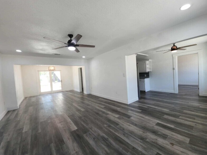 Building Photo - 3107 37th Ave W