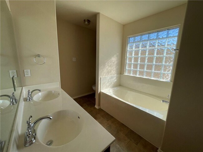 Building Photo - 1809 Enchanted Rock Dr