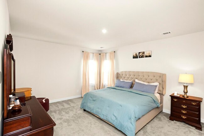 Building Photo - 8209 Warbler Wy