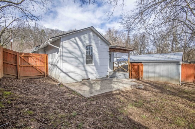 Building Photo - 1148 Baker Ave