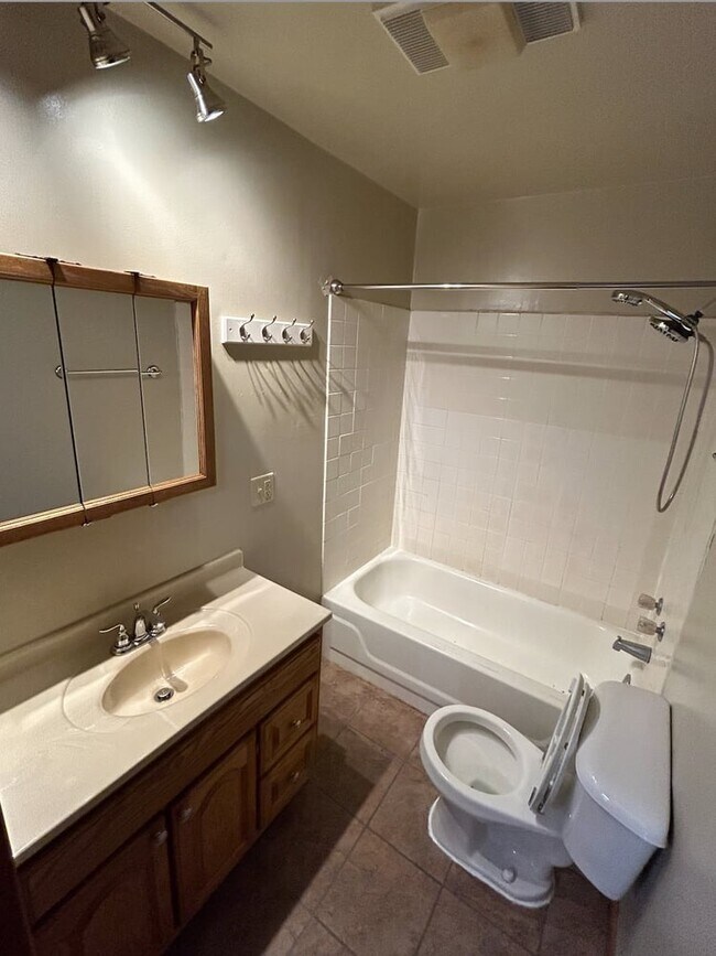 Building Photo - 1012 S 4th Ave