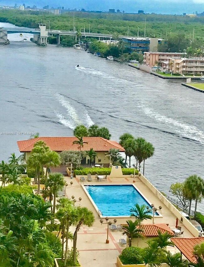 Building Photo - 290 174th St St