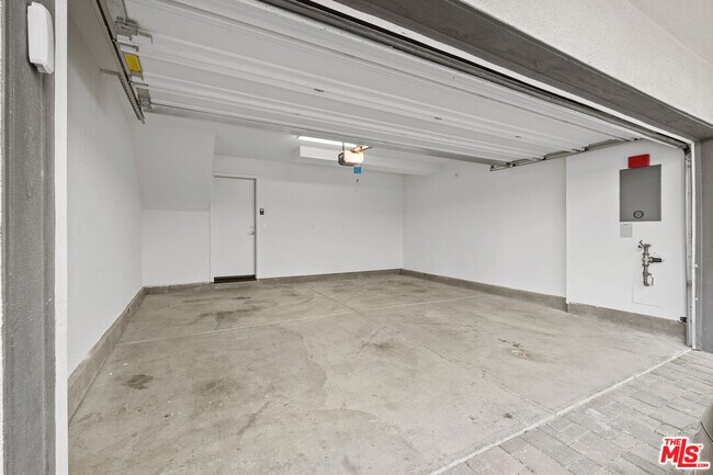 Building Photo - 5637 W Observation Ln