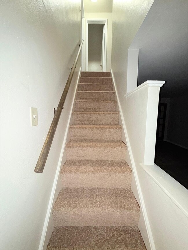 Building Photo - Spacious 3BD/1BA Single Family Home