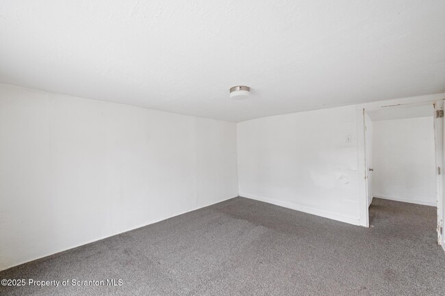 Building Photo - 121 Throop St