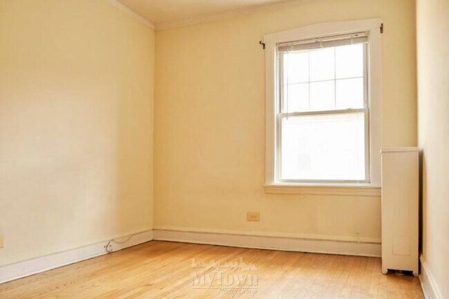 Building Photo - 1 bedroom in CHICAGO IL 60625