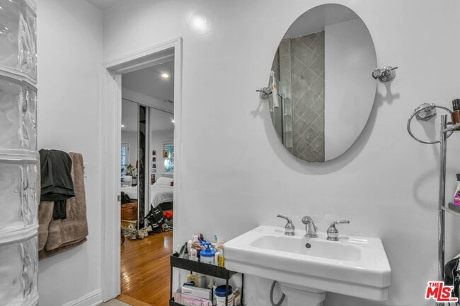 Building Photo - 6249 Del Valle Dr