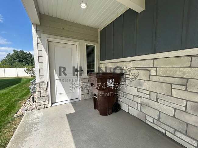 Building Photo - 352 E 1850 N