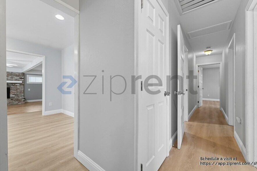 Building Photo - 863 Kolln St