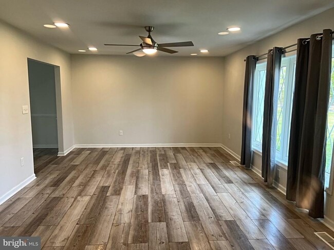 Building Photo - 17447 Pelham View Dr