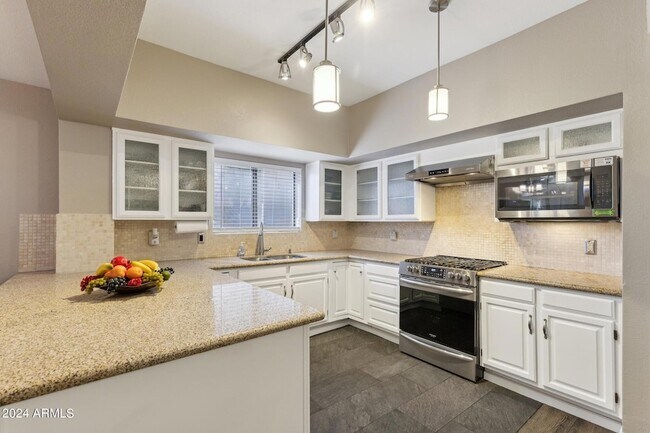 Building Photo - 514 S Marina Dr