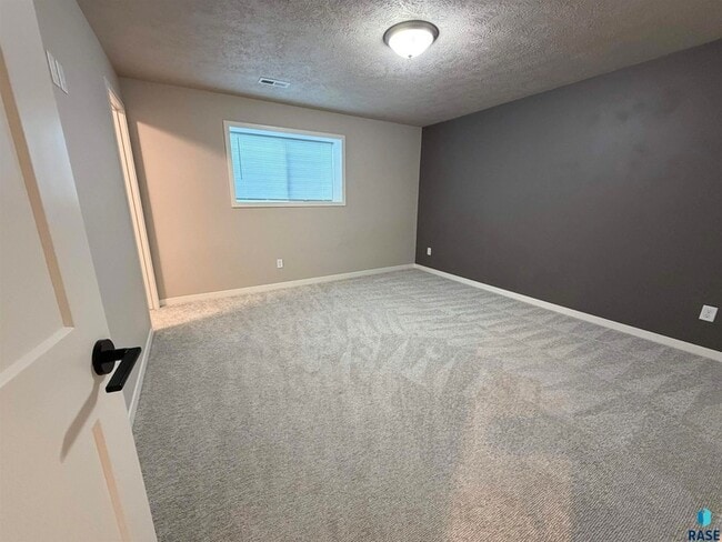 Building Photo - 2607 E Sunburst Dr