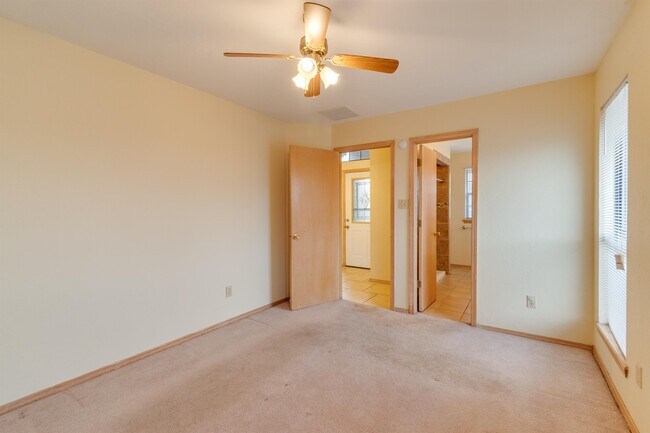 Building Photo - 4835 SE Tattershall Way