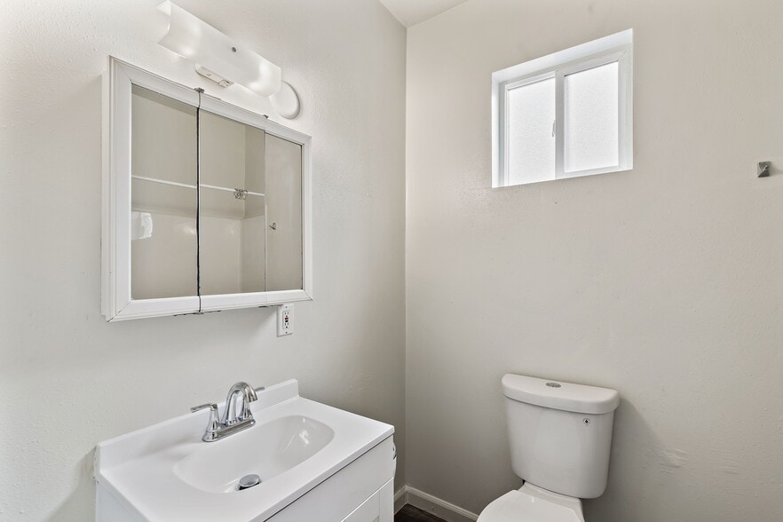 Upper Bathroom - 1521 E Spruce St