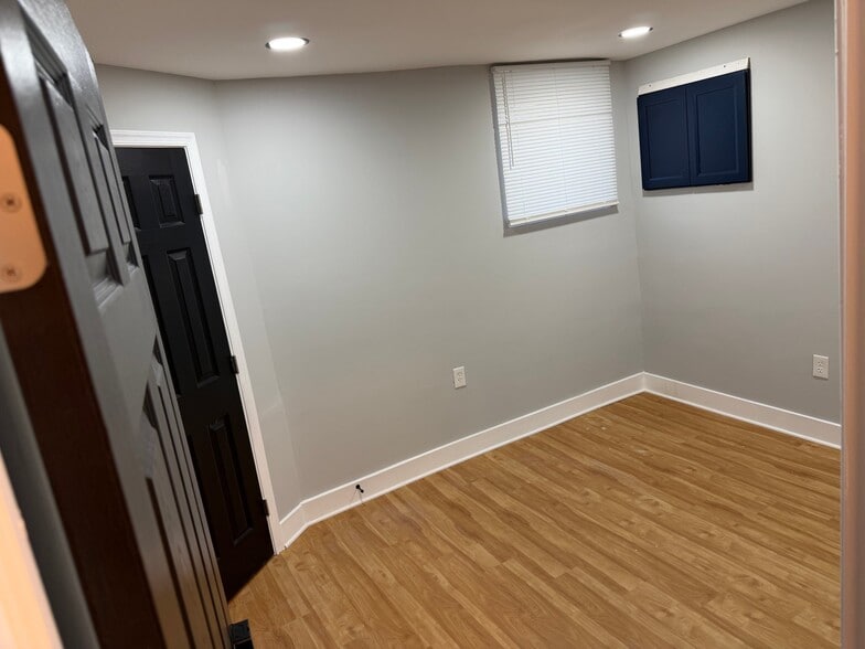 Building Photo - 1628 Benhill Ave