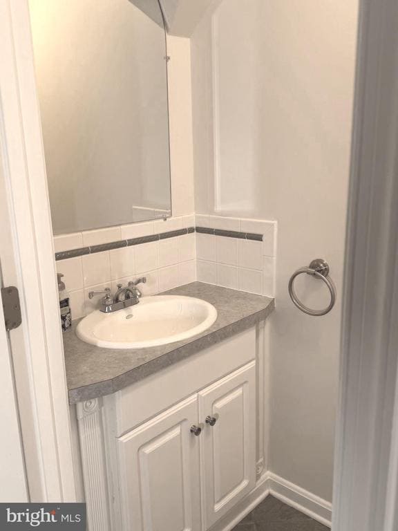 Building Photo - 606 S Belnord Ave