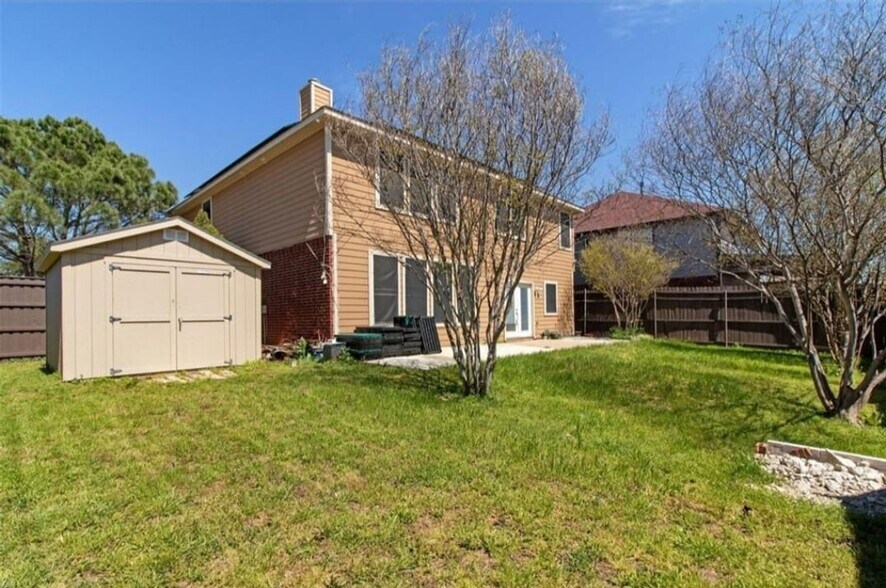 Building Photo - 722 Gillon Dr