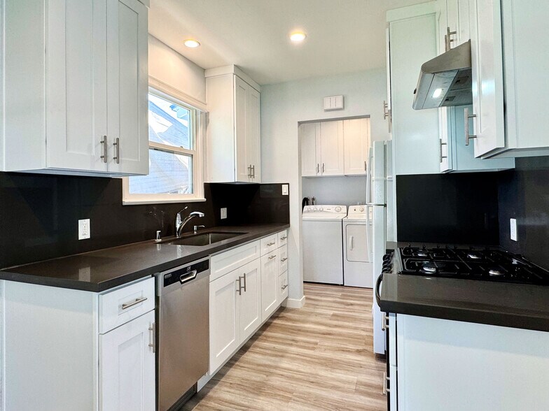 Building Photo - 5242 Comercio Ave
