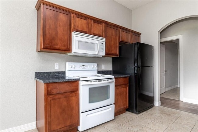 Building Photo - 611 Jack Perry Dr