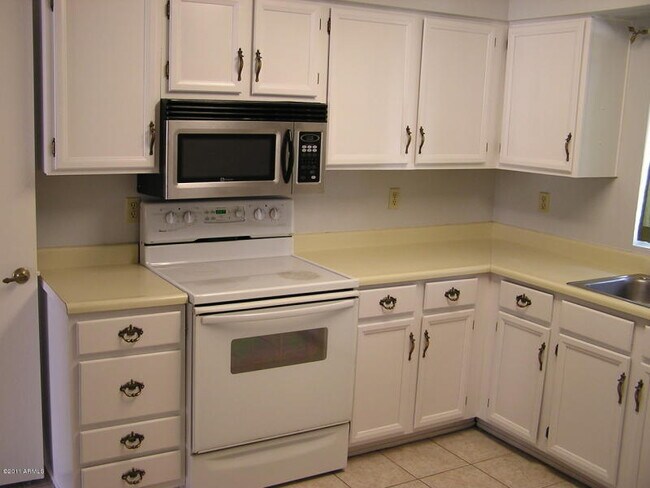Building Photo - HOA Free, 3 Bed with Desert Landscaping and RV Gate!