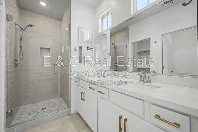 Building Photo - 2771 S Chippewa Dr