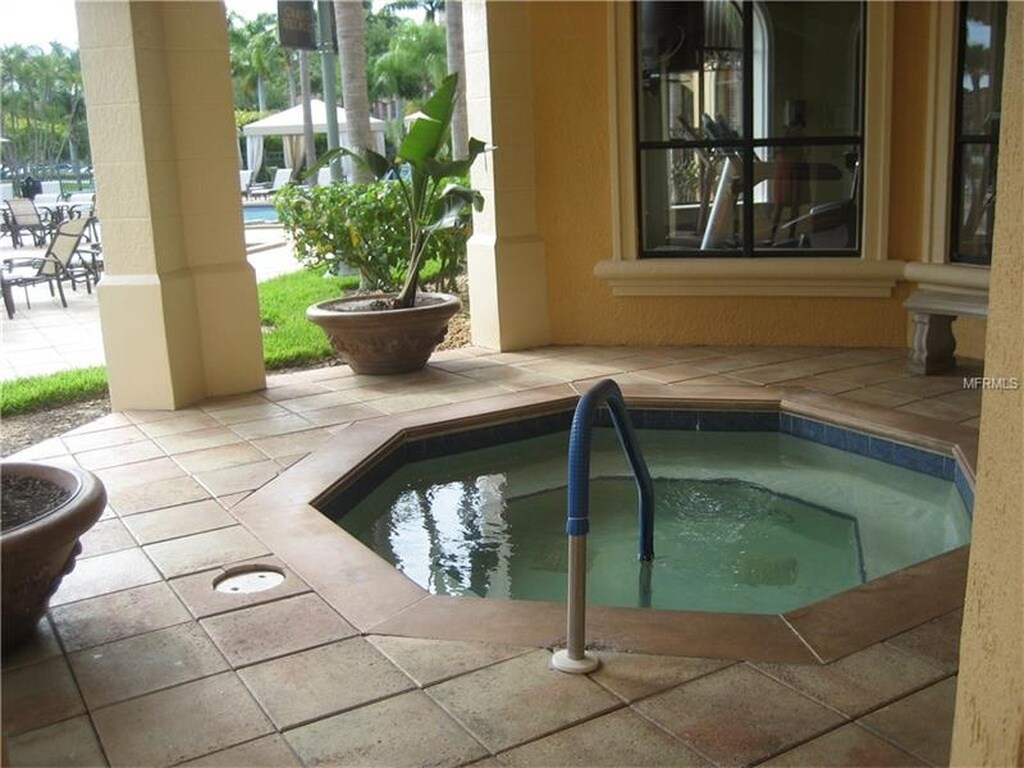 Building Photo - 2709 Via Cipriani #531A