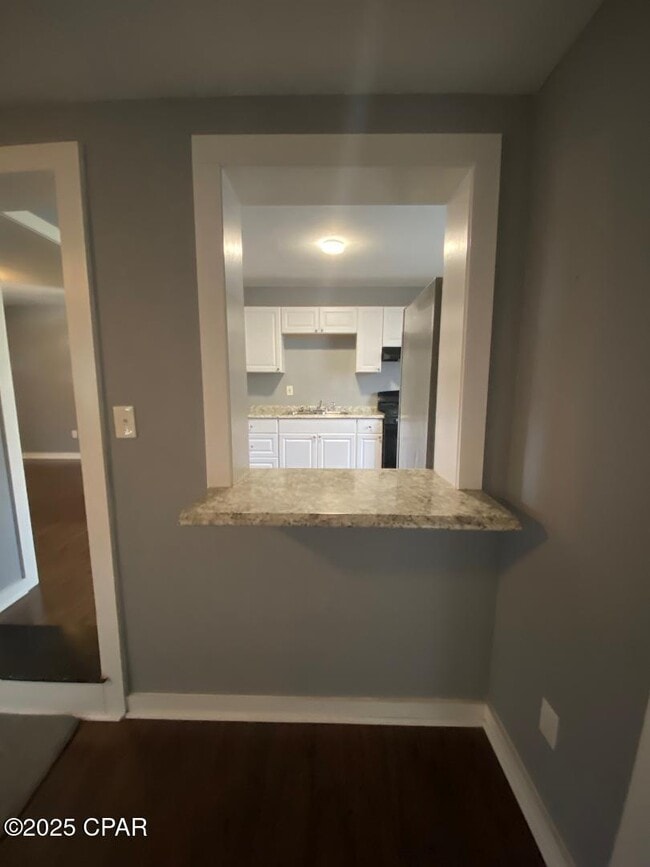 Building Photo - 707 Satsuma Ave