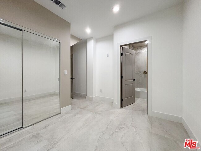 Building Photo - 713 Devirian Pl