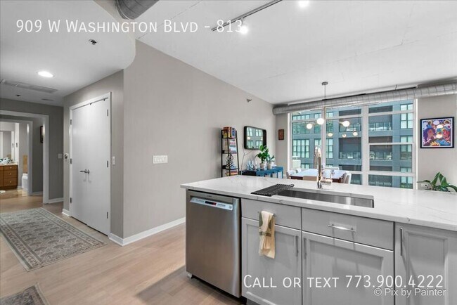 Building Photo - 909 W Washington Blvd