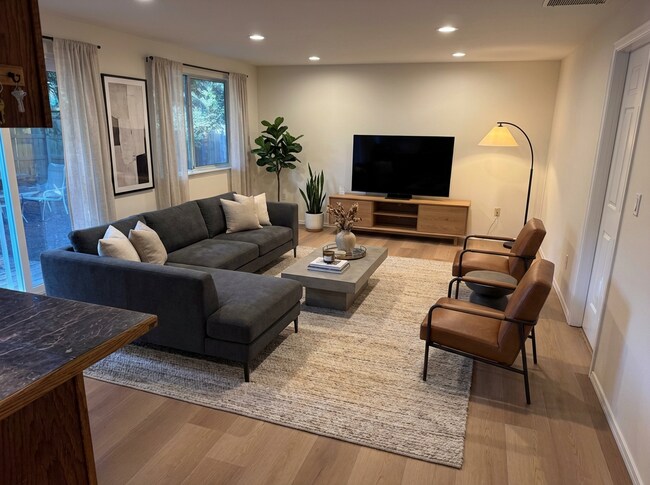 Building Photo - 5607 Lakeland Hills Way SE