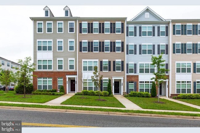 Building Photo - 3009 Chesapeake Dr