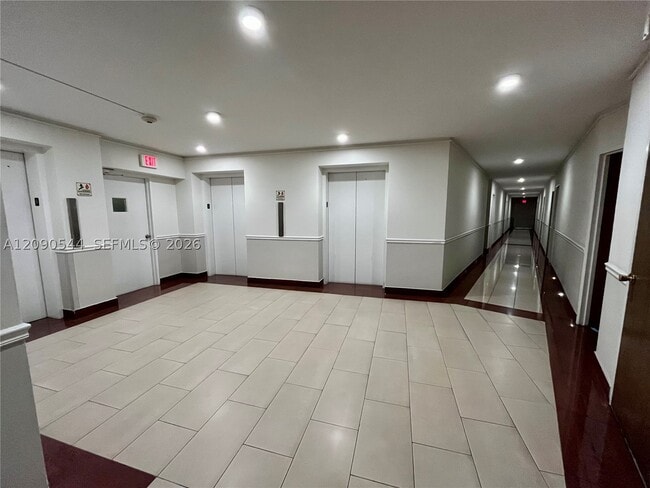 Building Photo - 2899 Collins Ave