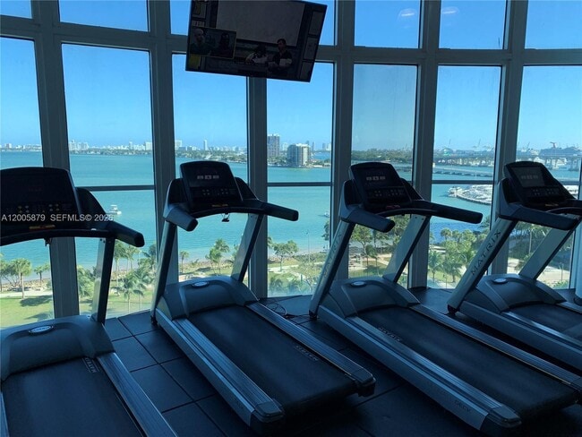 Building Photo - 1800 N Bayshore Dr